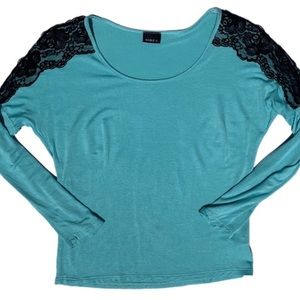 Noble U women’s size medium blue and black laced layered long sleeve shirt